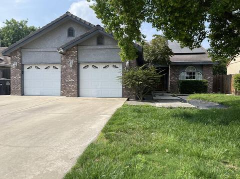 4606 W Monte Verde Ave, Visalia, CA 93277