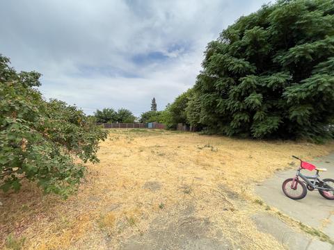 838 S Kern Ave, Farmersville, CA 93223