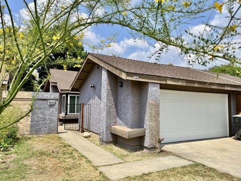 836 E Harold Ave, Visalia, CA 93292 photo 1