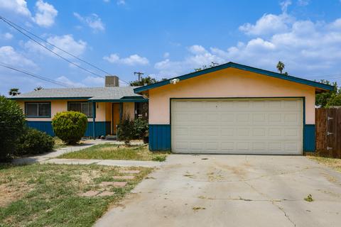 1126 W Robin Dr, Visalia, CA 93291