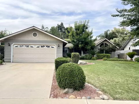 2714 E Parker Ct, Visalia, CA 93292