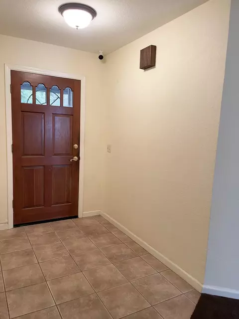 2714 E Parker Ct, Visalia, CA 93292 photo 4