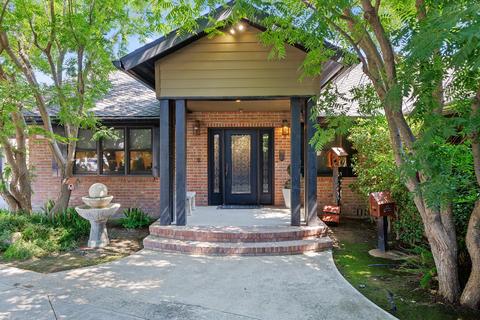1000 S Rova Ct, Visalia, CA 93277