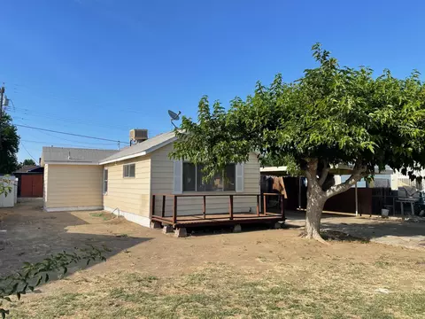 109 E San Joaquin St, Avenal, CA 93204