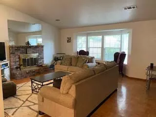 1510 E Prospect Ave, Visalia, CA 93292 photo 2
