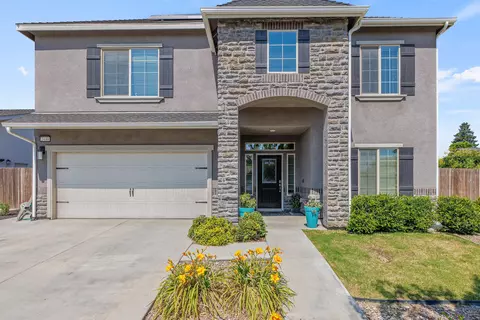 2449 N Divisadero St, Visalia, CA 93291