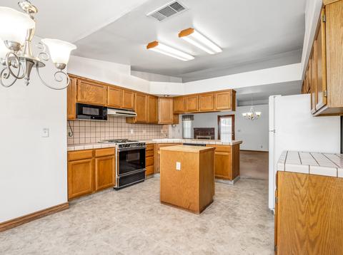 69 Cantebury Dr, Lemoore, CA 93245 photo 9