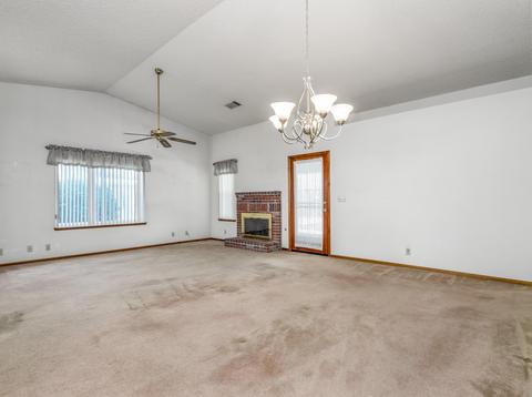 69 Cantebury Dr, Lemoore, CA 93245 photo 4