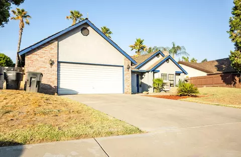 1542 S Hillcrest Dr, Visalia, CA 93292