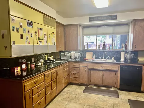 160 E Prosperity Ave, Tulare, CA 93274 photo 9