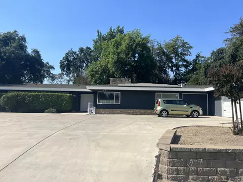 160 E Prosperity Ave, Tulare, CA 93274