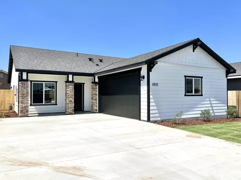 1037 S Mesa Oak St, Porterville, CA 93257