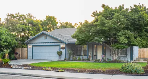 948 S Casablanca St, Visalia, CA 93292