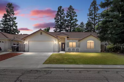 204 N Manzanita St, Visalia, CA 93292