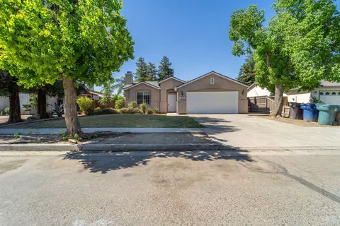 1495 Columbia Ave, Tulare, CA 93274