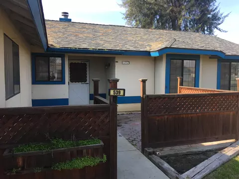 539 S Acacia Dr, Lemoore, CA 93245 photo 2