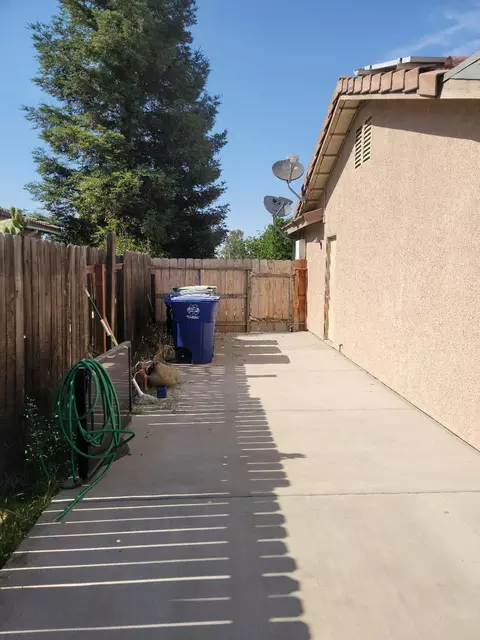 16005 W San Joaquin Ave, Kerman, CA 93630 photo 16