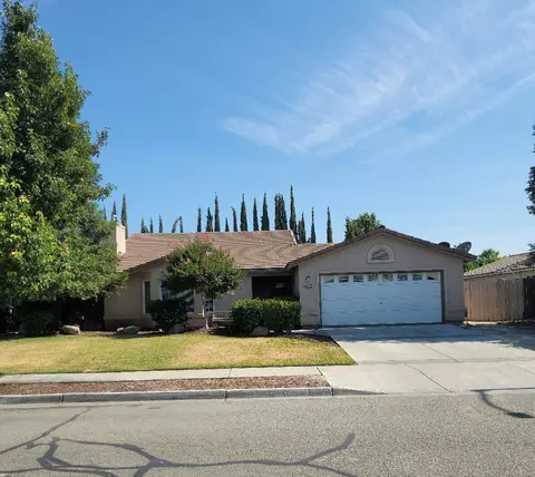 16005 W San Joaquin Ave, Kerman, CA 93630