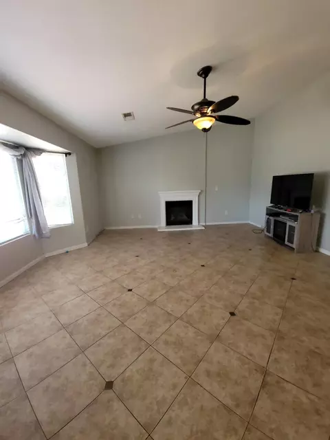 16005 W San Joaquin Ave, Kerman, CA 93630 photo 9