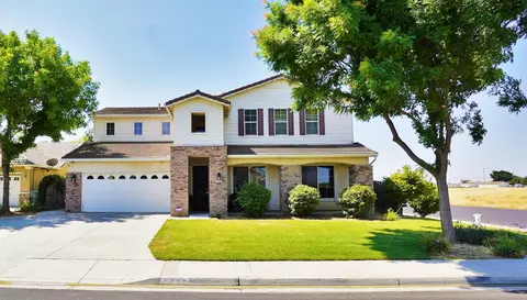 2297 Independence Pl, Hanford, CA 93230