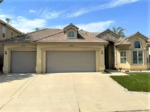 3279 Poe Ave, Clovis, CA 93619