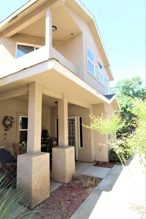 196 S Filbert Rd, Exeter, CA 93221