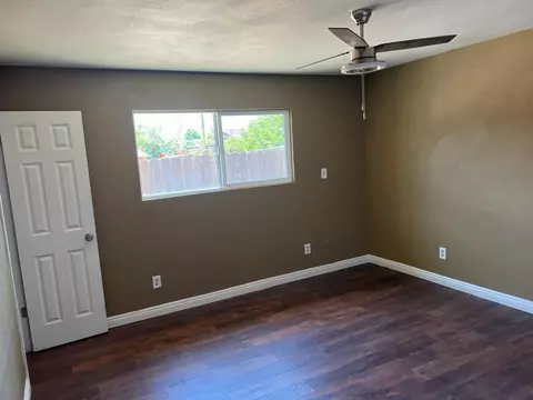 140 W Spruce Ave, Lemoore, CA 93245 photo 4