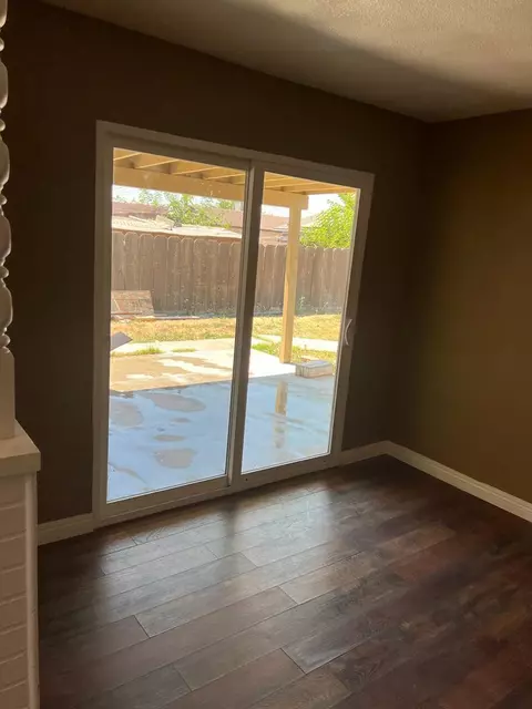 140 W Spruce Ave, Lemoore, CA 93245 photo 9