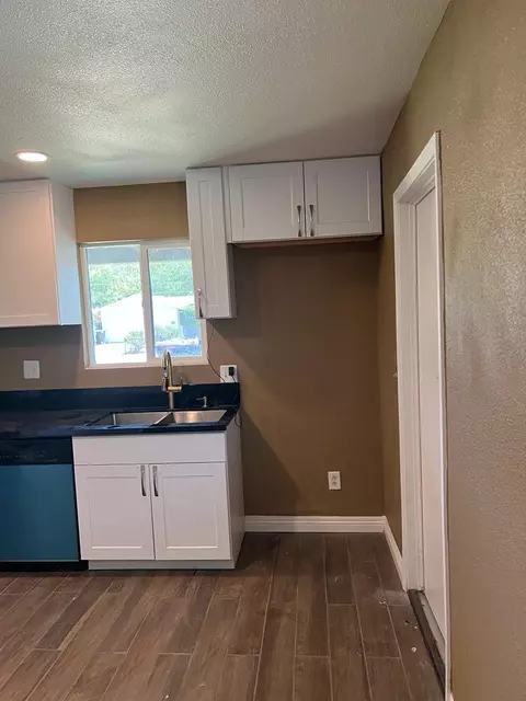 140 W Spruce Ave, Lemoore, CA 93245 photo 8