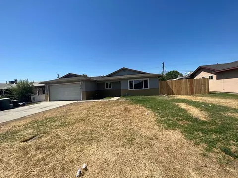140 W Spruce Ave, Lemoore, CA 93245 photo 2