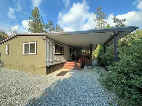 686 W Oakwood Rd, California Hot Springs, CA 93207