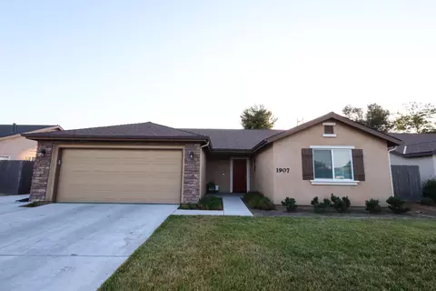 1907 N Irma St, Visalia, CA 93291