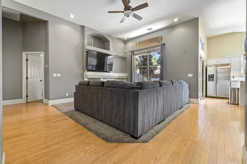 1505 E La Vida Ct, Visalia, CA 93292 photo 10
