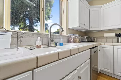 1505 E La Vida Ct, Visalia, CA 93292 photo 14