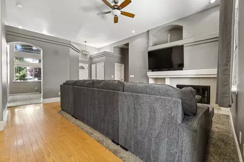 1505 E La Vida Ct, Visalia, CA 93292 photo 9