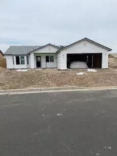 674 W Red Oak Ave N, Porterville, CA 93257