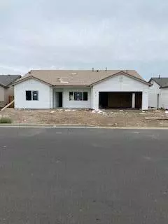 705 W Red Oak Ave N, Porterville, CA 93257