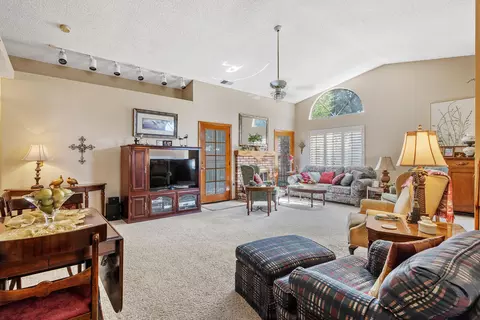 1840 E Sequoia Ave, Visalia, CA 93292 photo 11