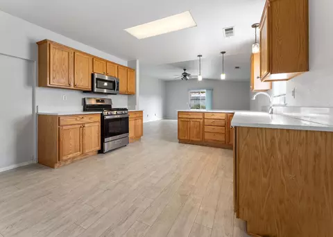 1822 E Copper Ave, Visalia, CA 93292 photo 14