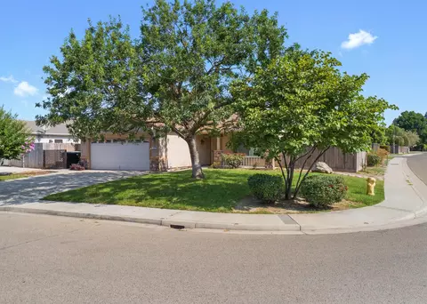 1822 E Copper Ave, Visalia, CA 93292