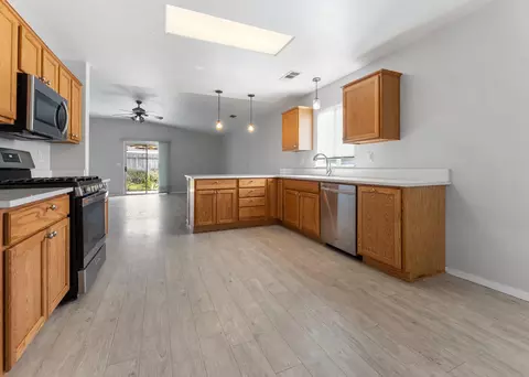 1822 E Copper Ave, Visalia, CA 93292 photo 16