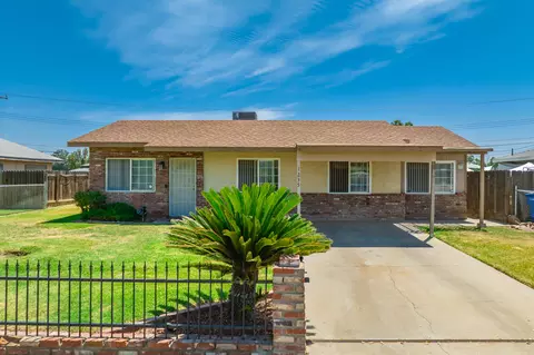 1235 Fran Dr, Hanford, CA 93230