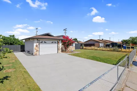 12842 Belle Haven Dr, Lemoore, CA 93245 photo 2