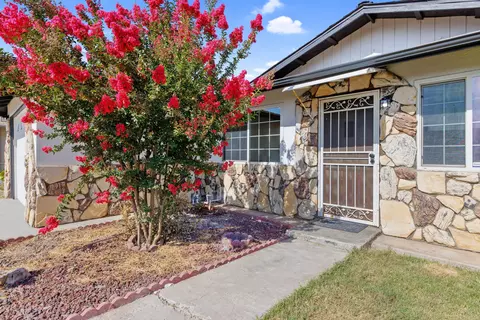 12842 Belle Haven Dr, Lemoore, CA 93245 photo 4