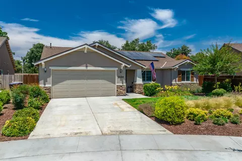 2124 E Woodsville Ct, Visalia, CA 93292