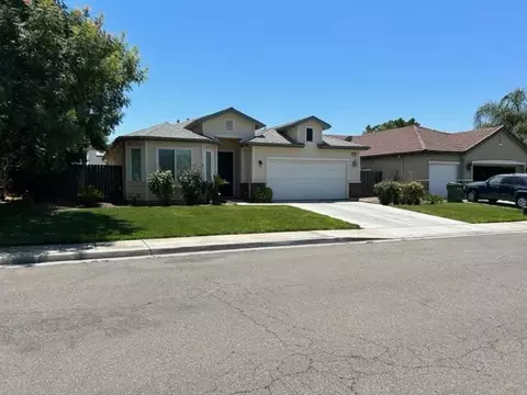 1396 Nutcracker Ave, Dinuba, CA 93618