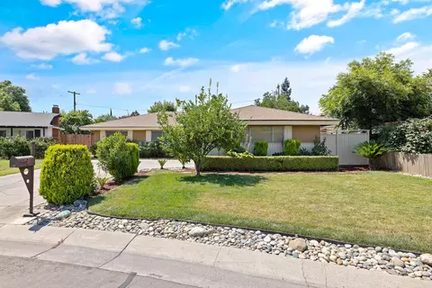 1207 W Cambridge Ave, Visalia, CA 93277