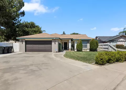 2151 S Johnson Ct, Visalia, CA 93277