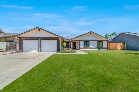 1030 W Monte Vista Ave, Visalia, CA 93277