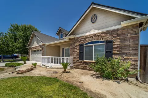 1066 Tranquility Cir, Lemoore, CA 93245 photo 2